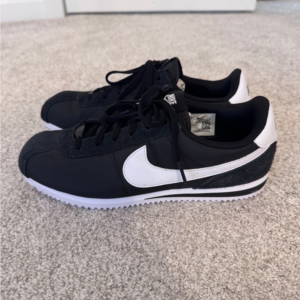 Nike Classic Black Cortez Textile Sneakers Sz 7 (Youth) / Sz 8.5 (Women)